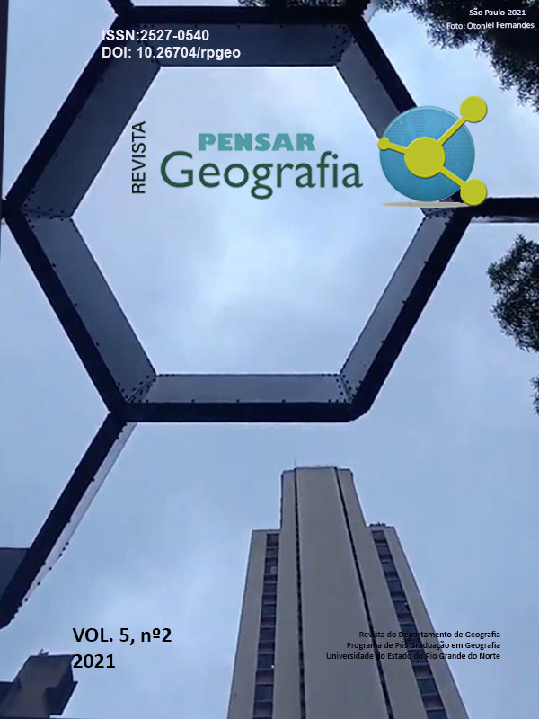 Estrutura armada de ferro em formato de hexágono, no centro de São Paulo - SP na região da República.